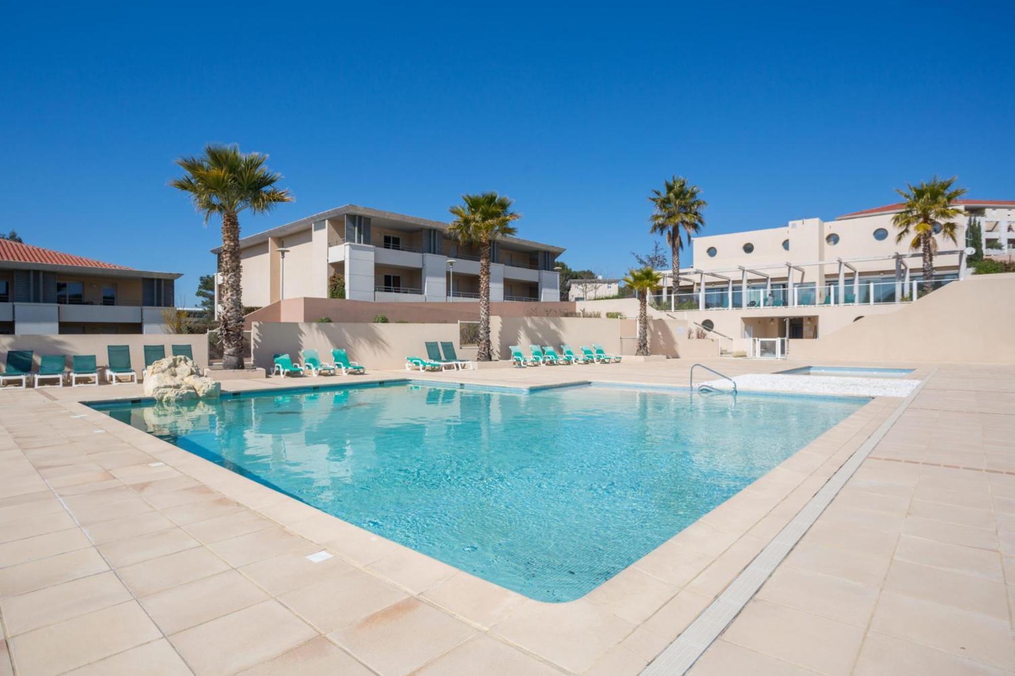 Location D'Un Superbe Appartement Avec Piscine Roquebrune-sur Argens Exterior foto
